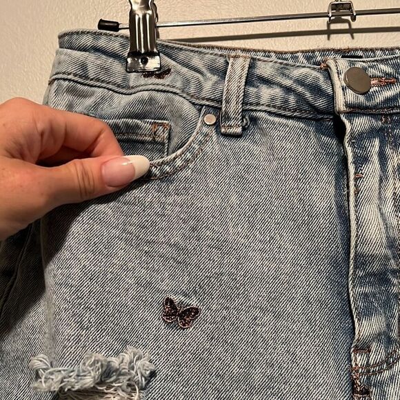 Material Girl Womens Light Wash Blue Distressed Butterfly Embroidered Hi Rise Je - Picture 3 of 9